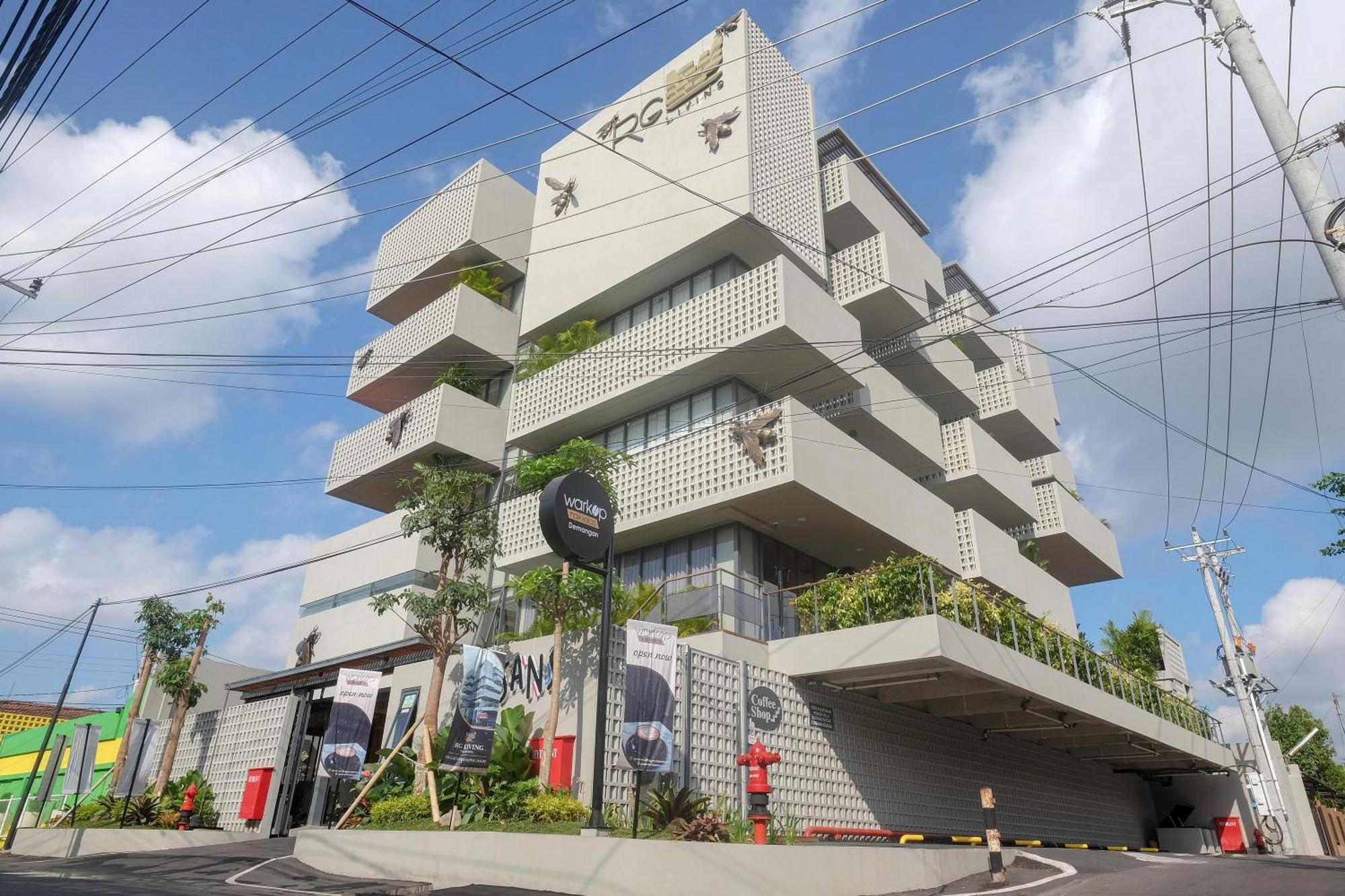 Sans Hotel Rg Living Jogja By Reddoorz Pakualaman Екстер'єр фото