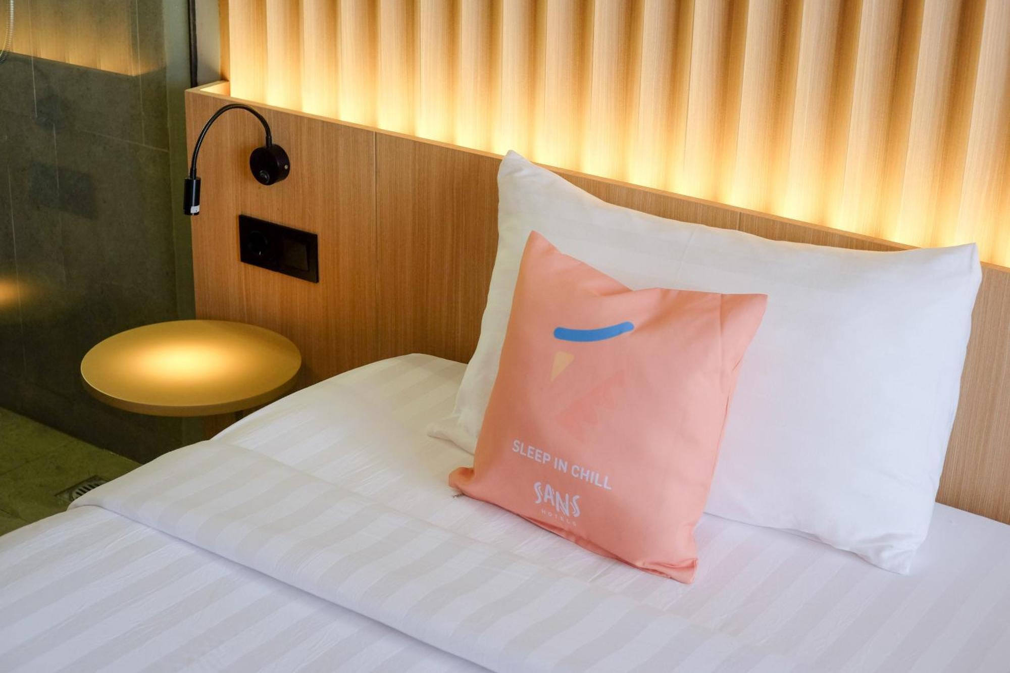 Sans Hotel Rg Living Jogja By Reddoorz Pakualaman Екстер'єр фото