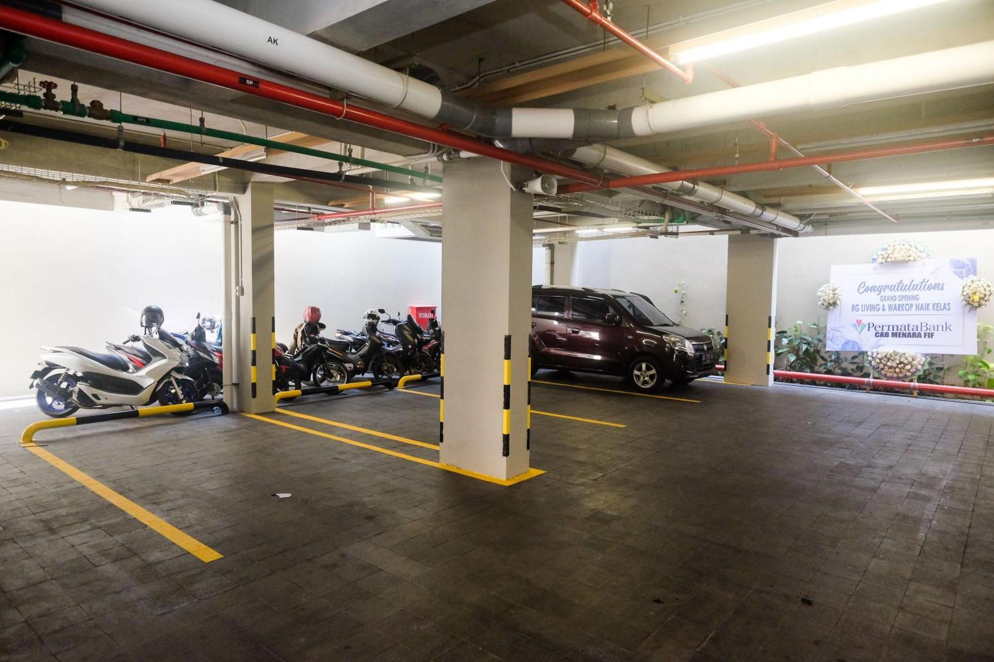 Sans Hotel Rg Living Jogja By Reddoorz Pakualaman Екстер'єр фото