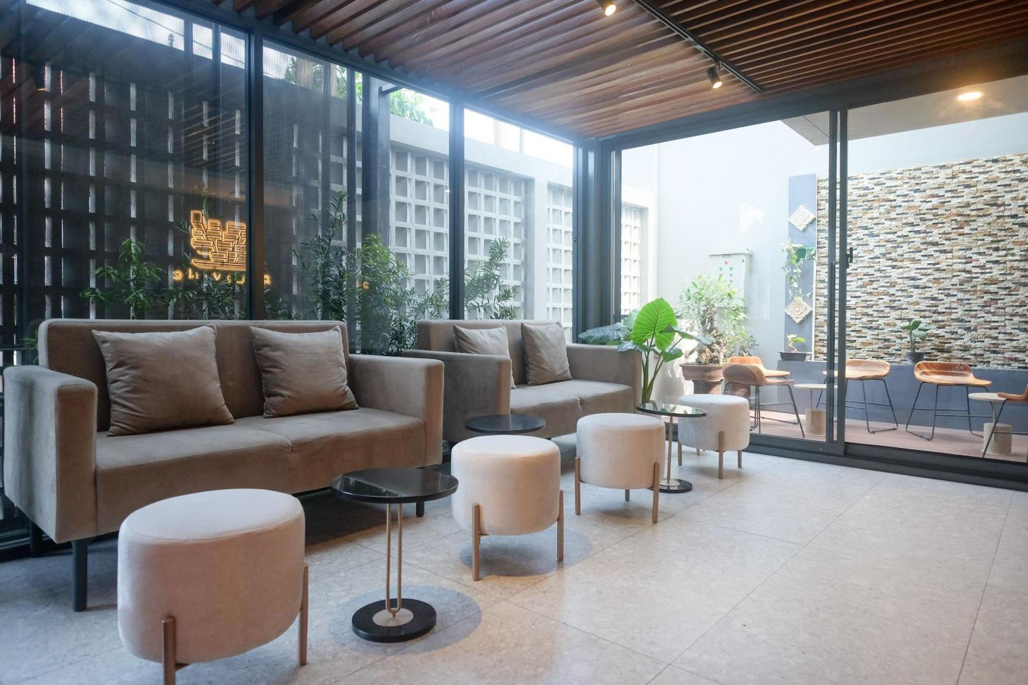 Sans Hotel Rg Living Jogja By Reddoorz Pakualaman Екстер'єр фото