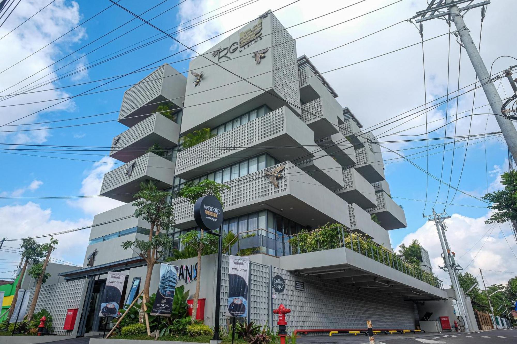 Sans Hotel Rg Living Jogja By Reddoorz Pakualaman Екстер'єр фото