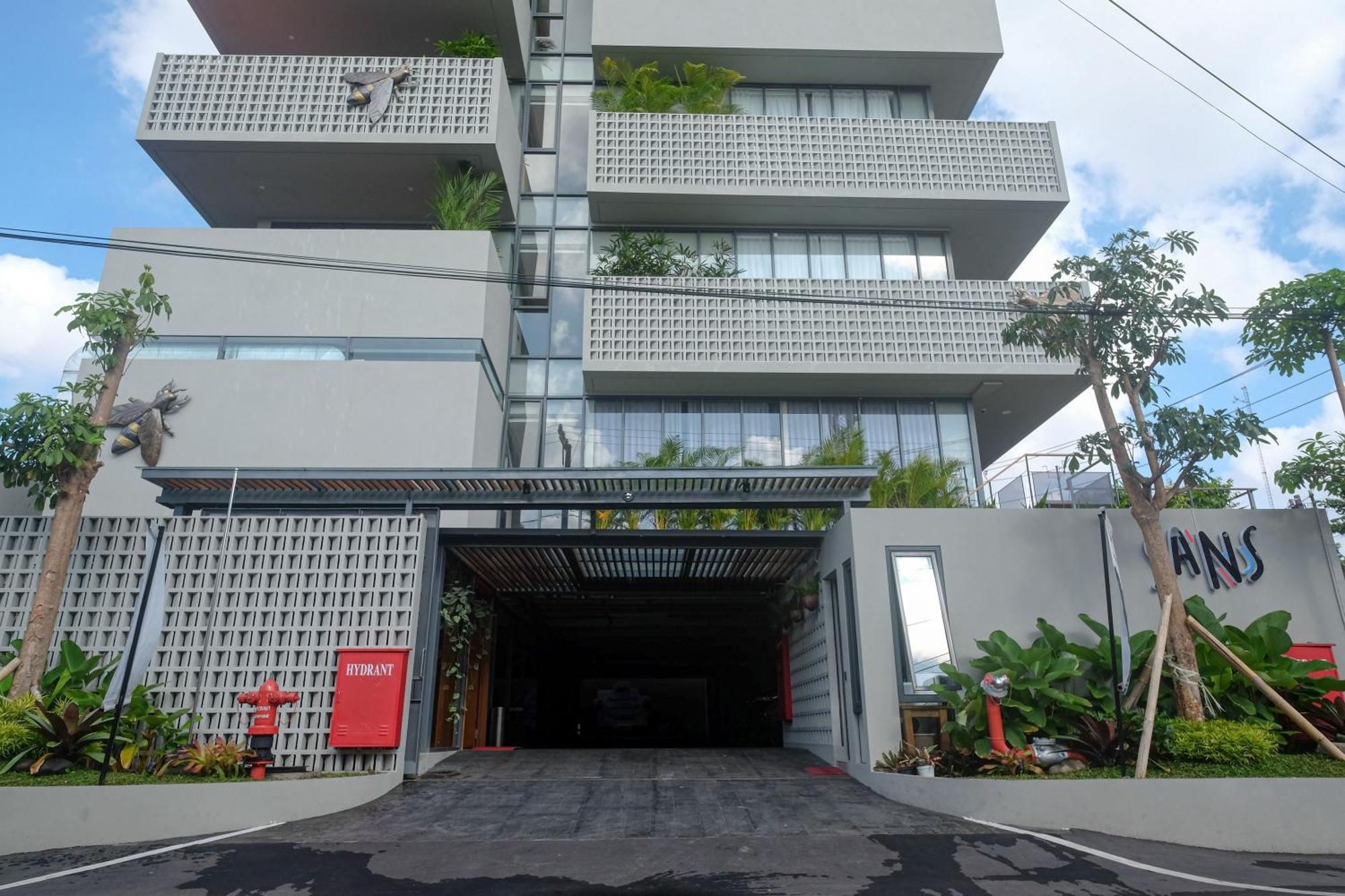 Sans Hotel Rg Living Jogja By Reddoorz Pakualaman Екстер'єр фото