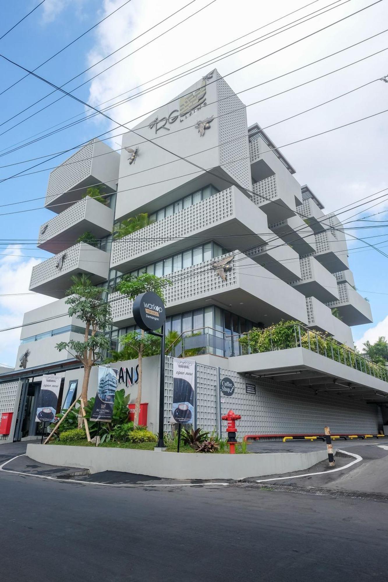 Sans Hotel Rg Living Jogja By Reddoorz Pakualaman Екстер'єр фото