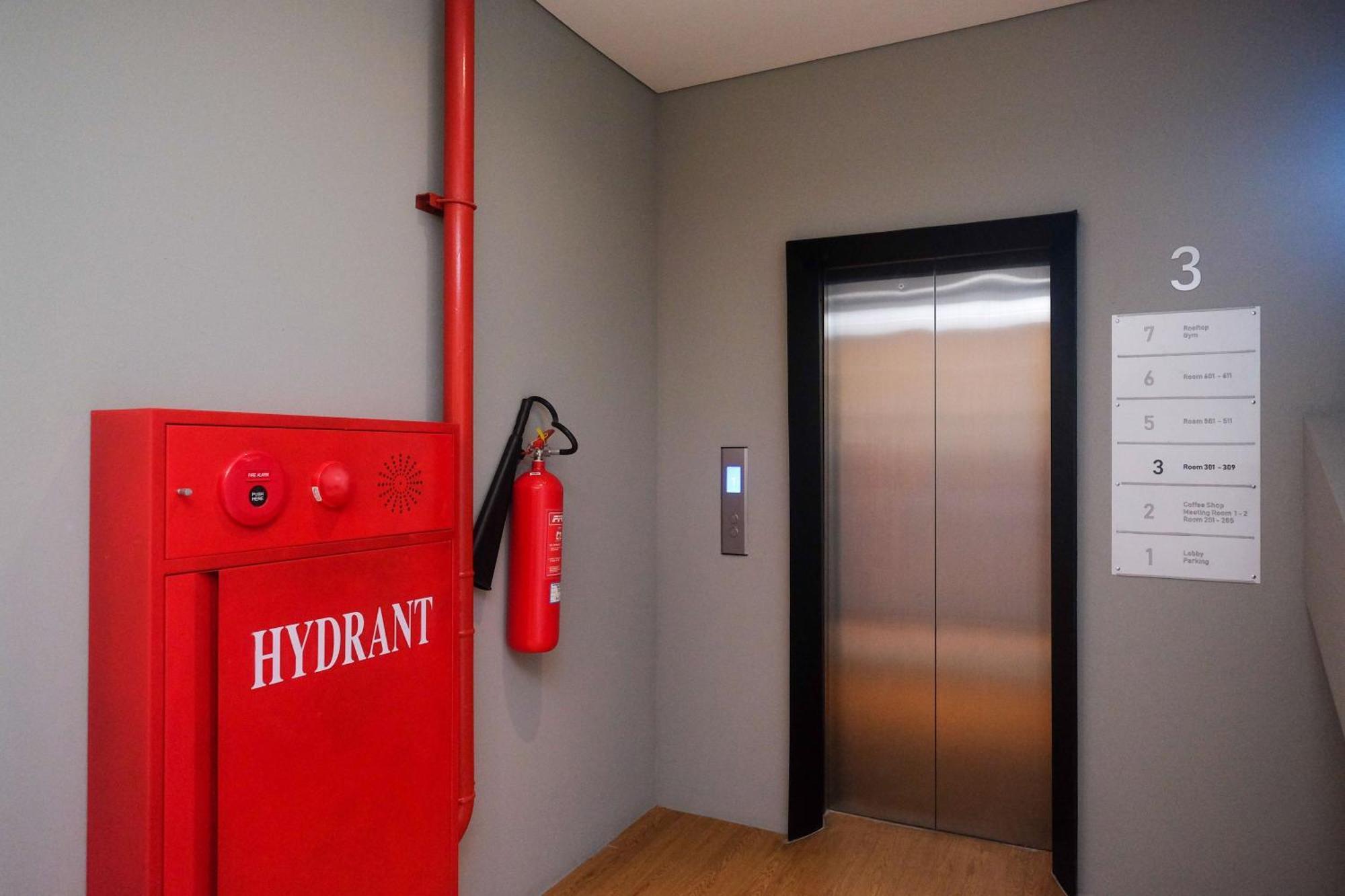 Sans Hotel Rg Living Jogja By Reddoorz Pakualaman Екстер'єр фото