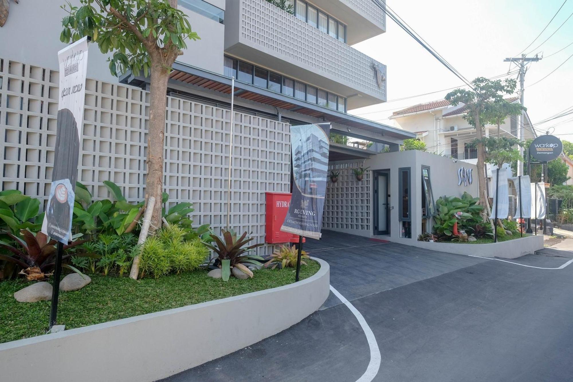 Sans Hotel Rg Living Jogja By Reddoorz Pakualaman Екстер'єр фото