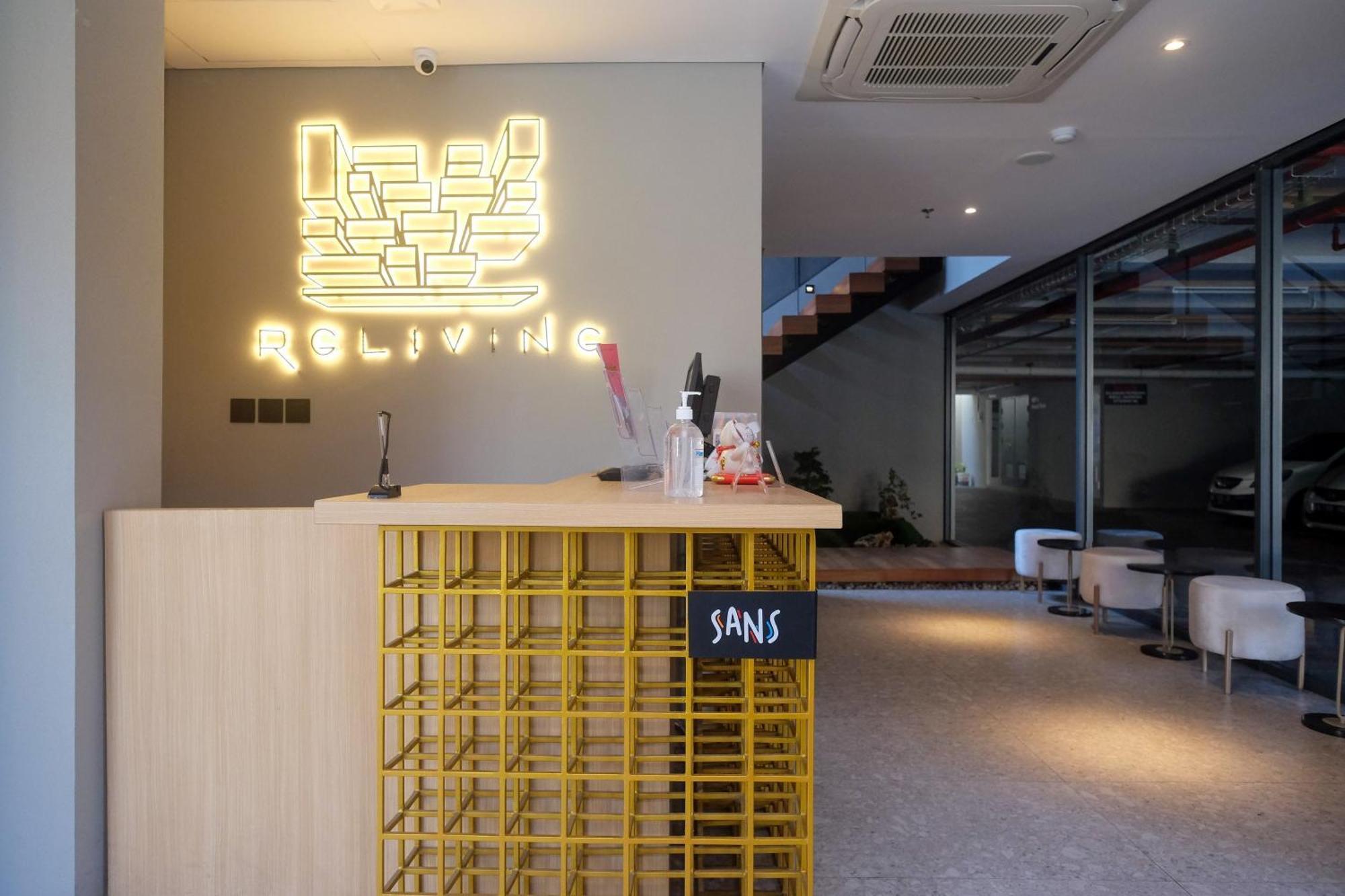 Sans Hotel Rg Living Jogja By Reddoorz Pakualaman Екстер'єр фото