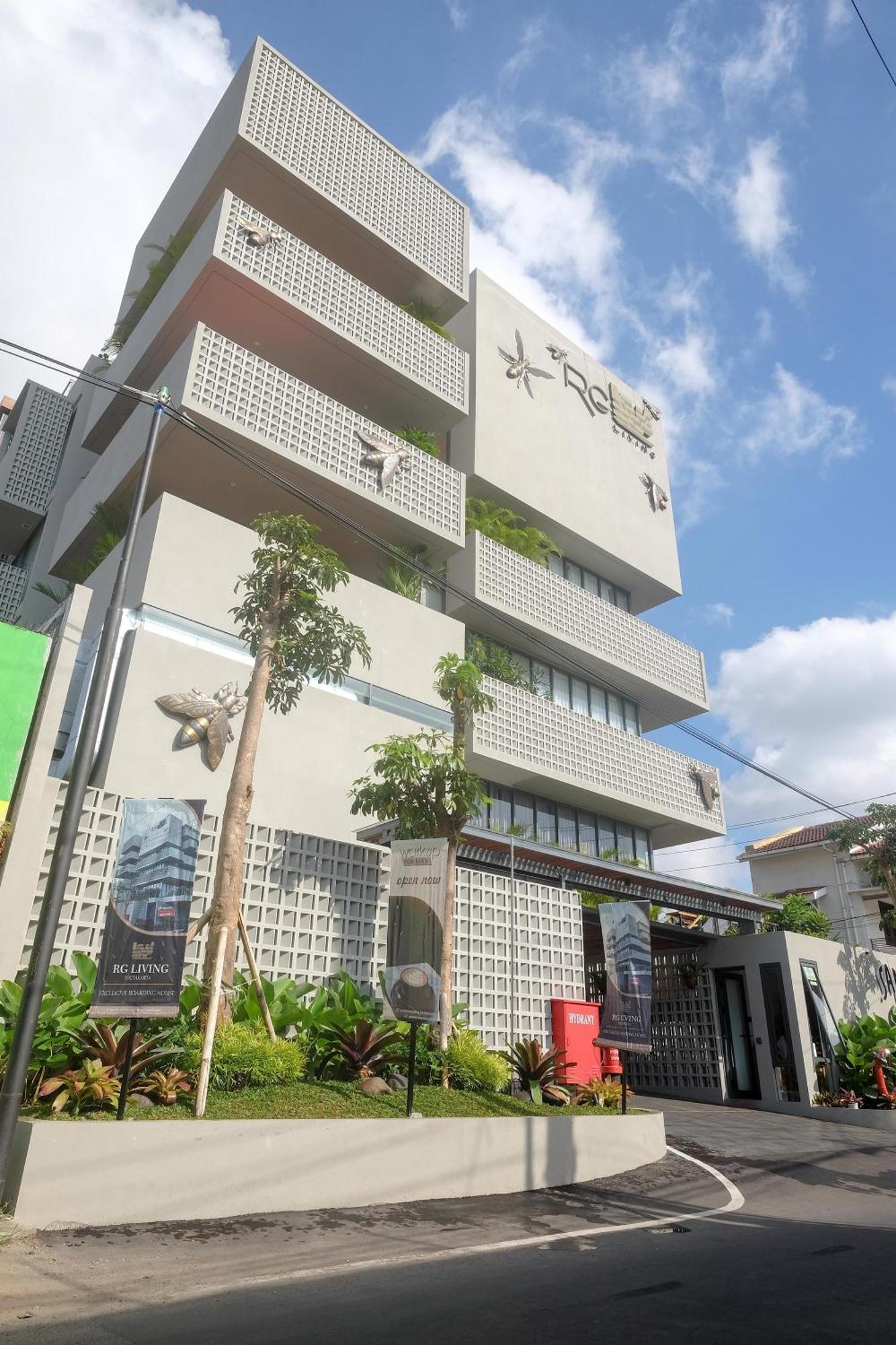 Sans Hotel Rg Living Jogja By Reddoorz Pakualaman Екстер'єр фото