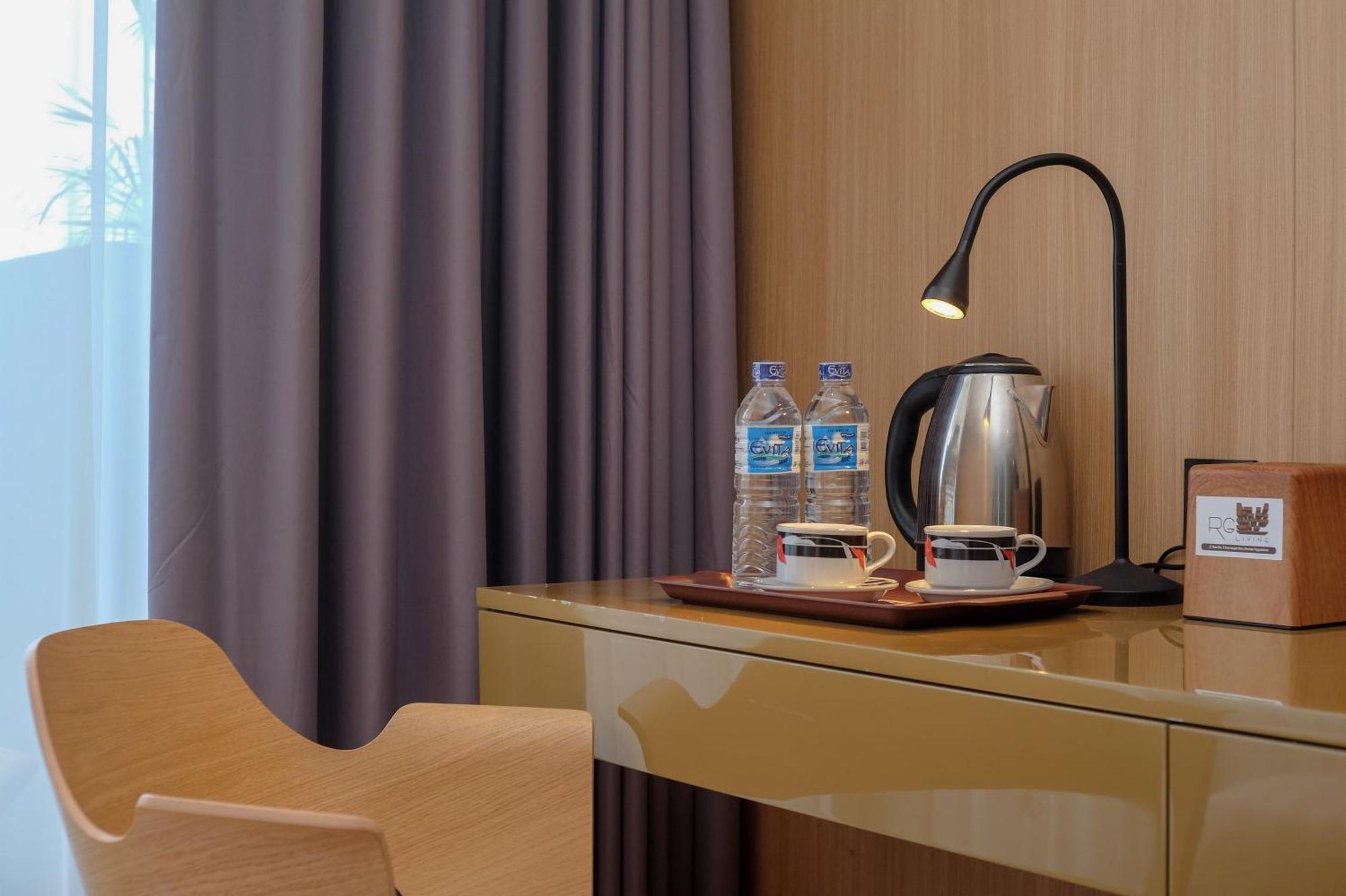 Sans Hotel Rg Living Jogja By Reddoorz Pakualaman Екстер'єр фото
