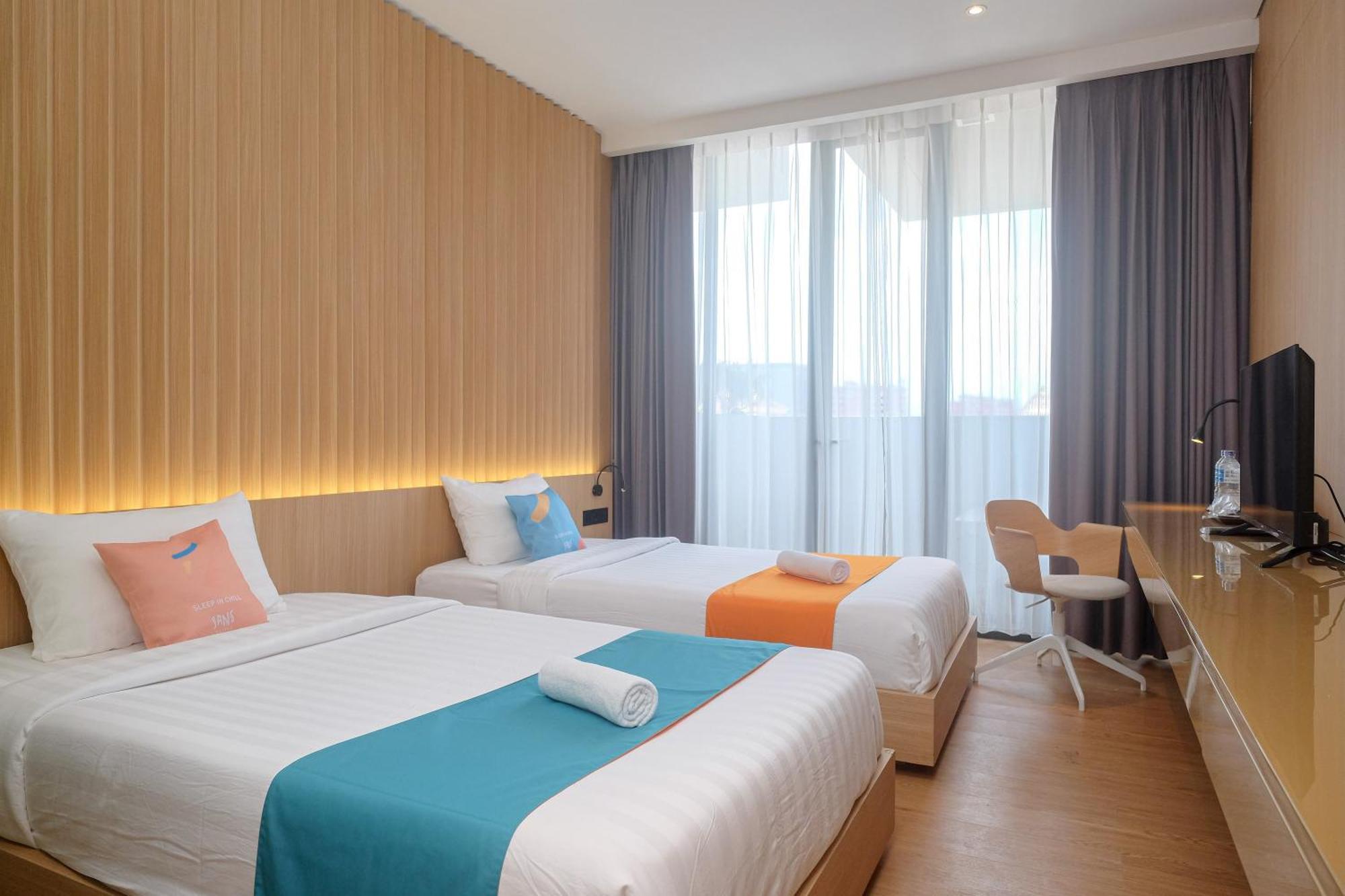 Sans Hotel Rg Living Jogja By Reddoorz Pakualaman Екстер'єр фото