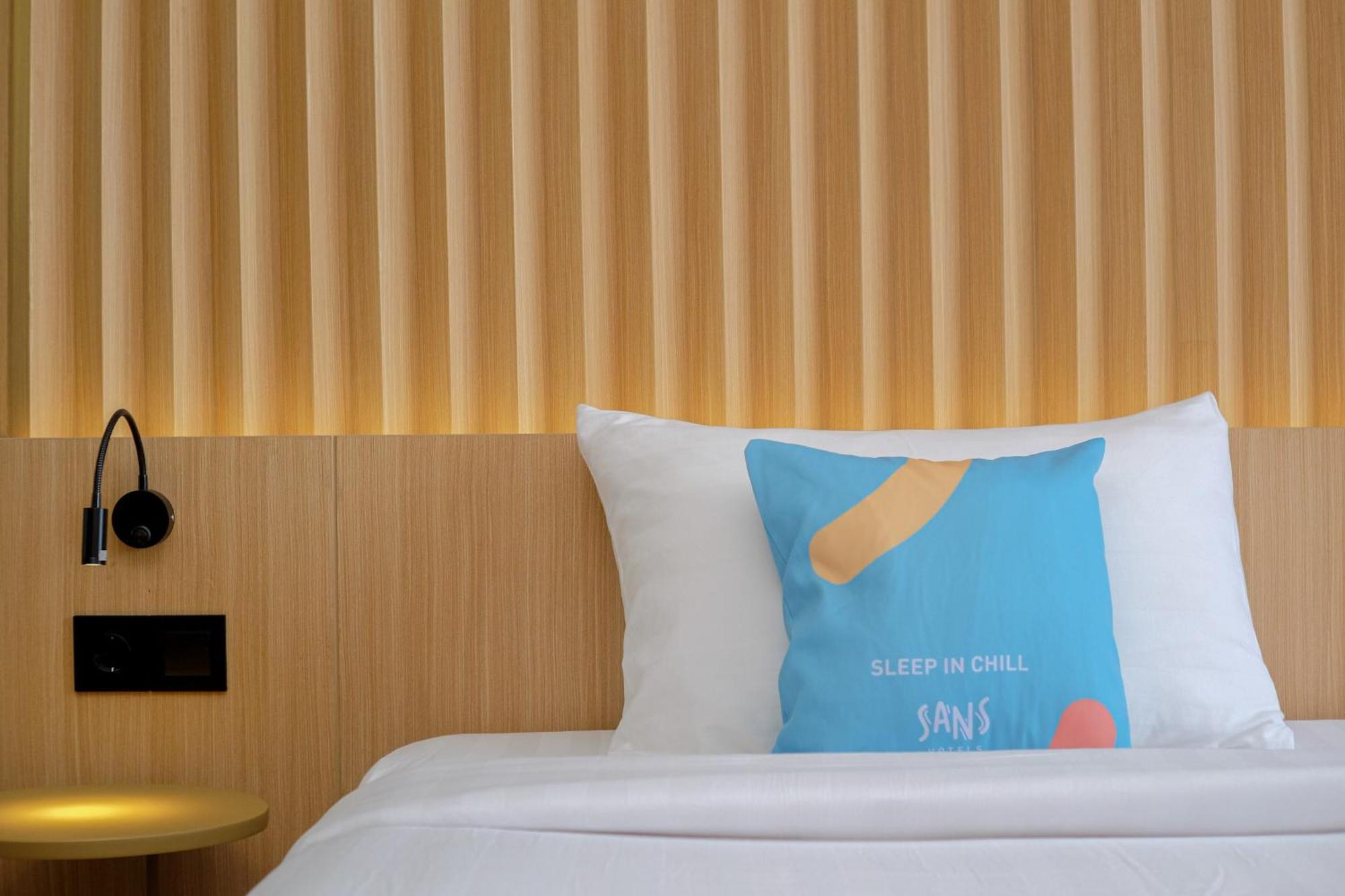 Sans Hotel Rg Living Jogja By Reddoorz Pakualaman Екстер'єр фото