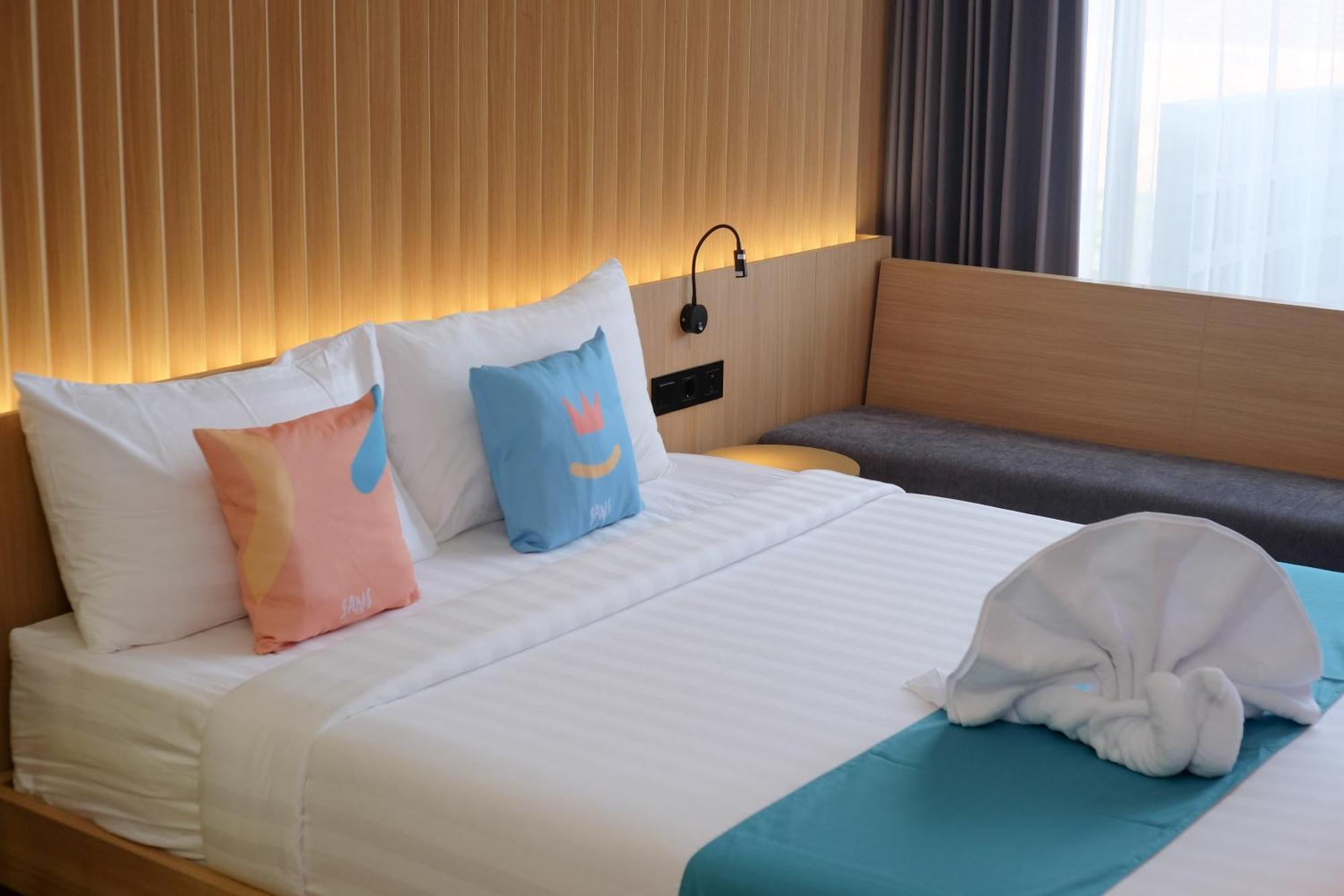 Sans Hotel Rg Living Jogja By Reddoorz Pakualaman Екстер'єр фото