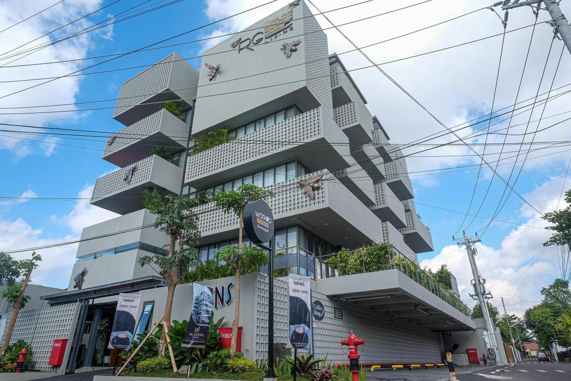 Sans Hotel Rg Living Jogja By Reddoorz Pakualaman Екстер'єр фото