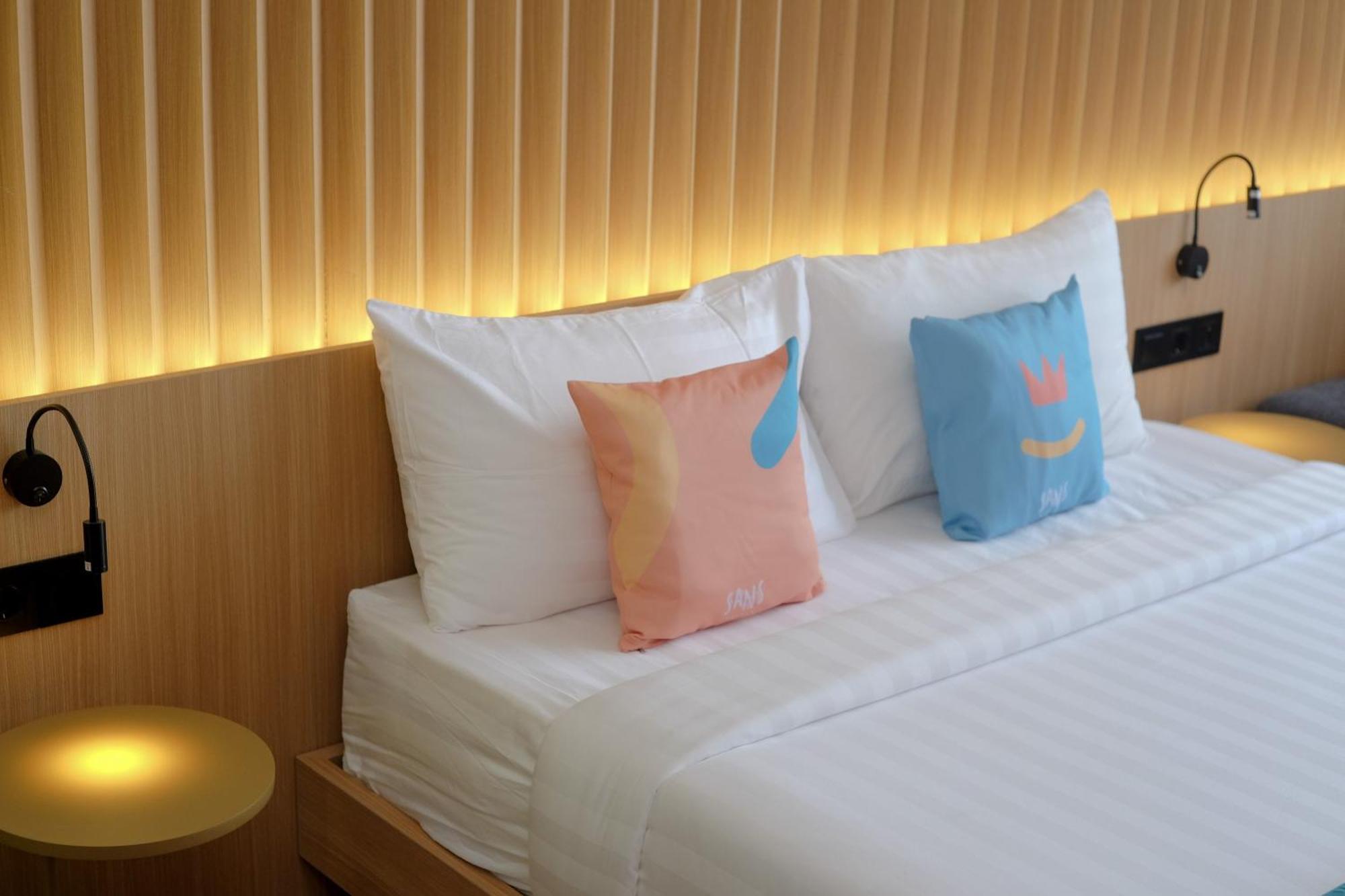 Sans Hotel Rg Living Jogja By Reddoorz Pakualaman Екстер'єр фото