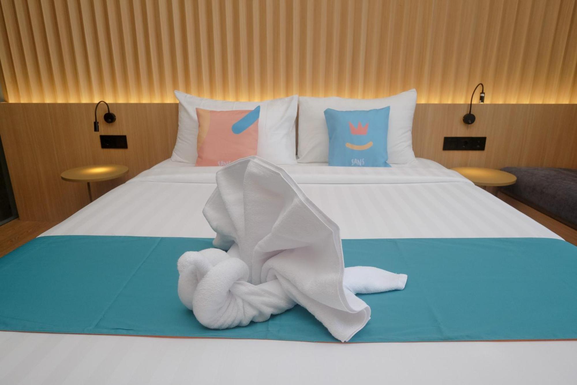 Sans Hotel Rg Living Jogja By Reddoorz Pakualaman Екстер'єр фото