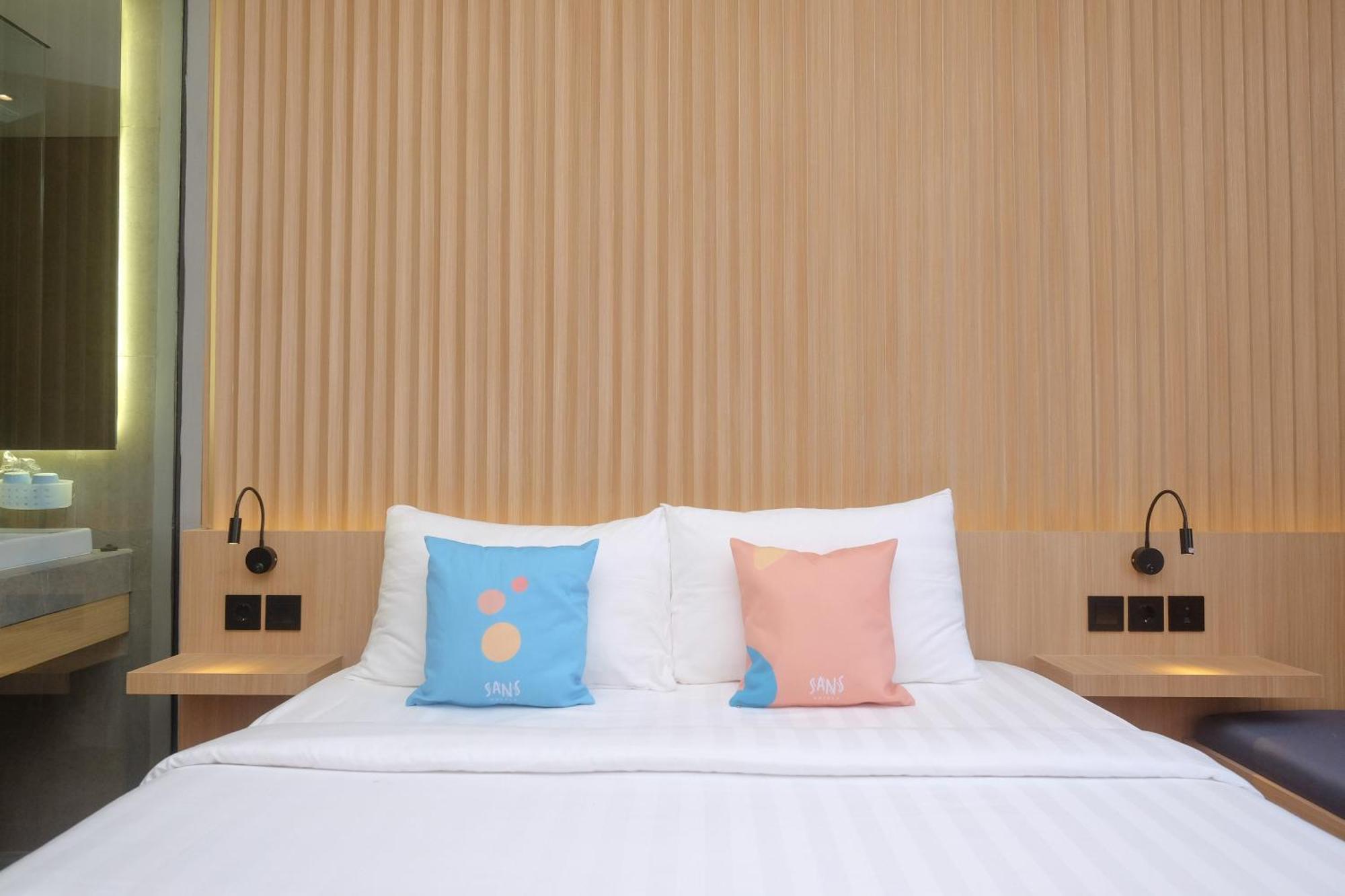 Sans Hotel Rg Living Jogja By Reddoorz Pakualaman Екстер'єр фото